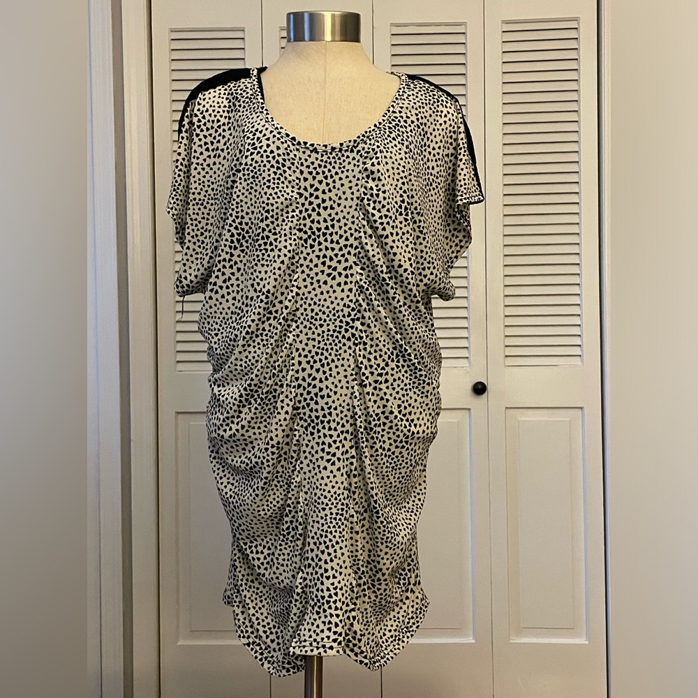 Crop slv heart print top extra long top 32” full length. Size XL lined,stretches